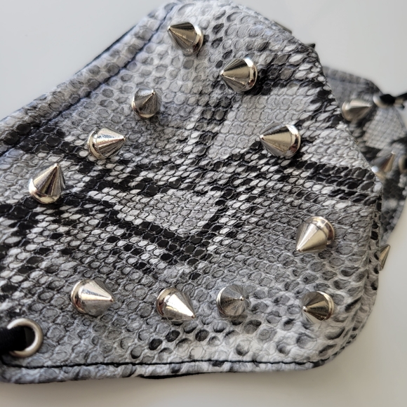 NWOT Face Mask w/faux snake and spikes - Picture 6 of 6
